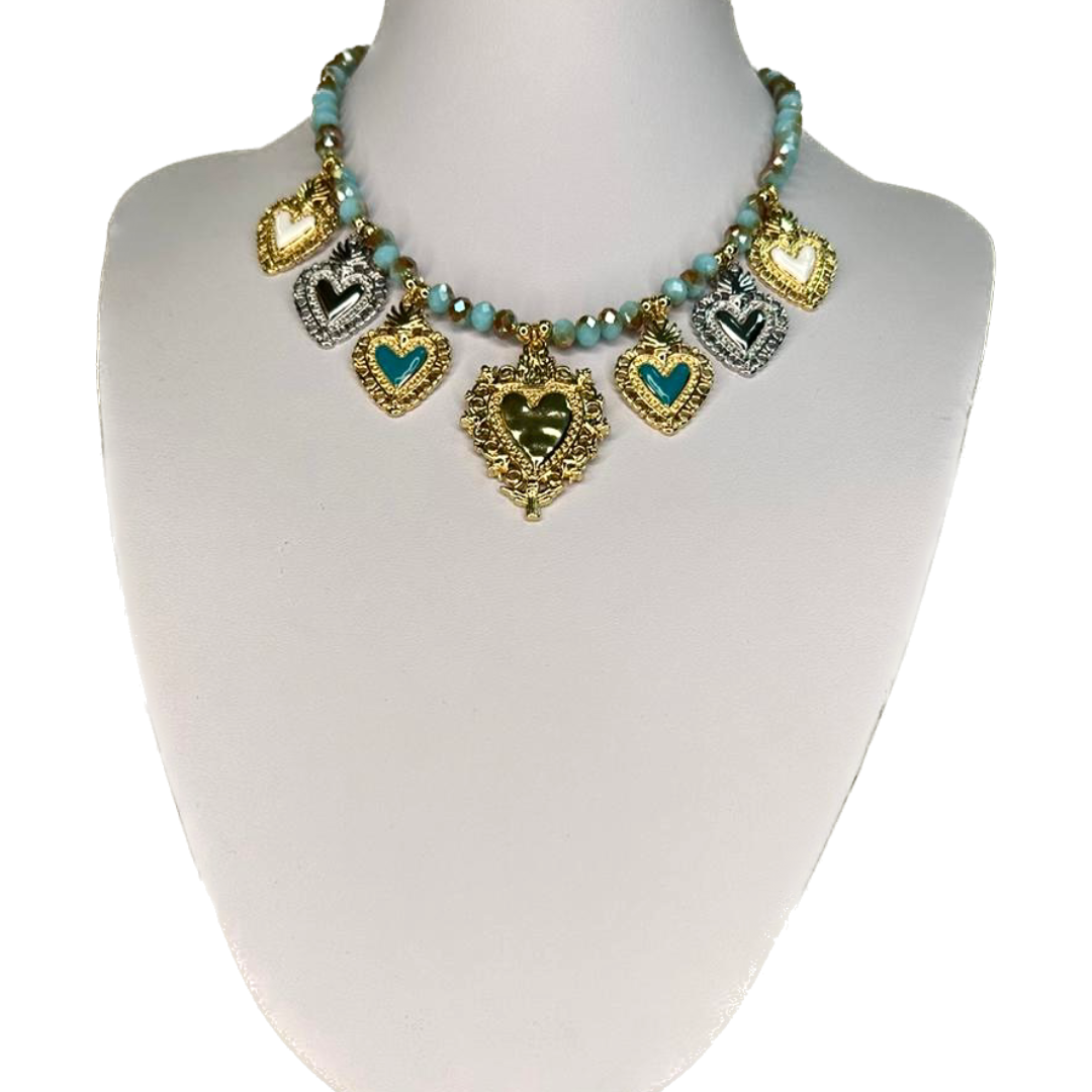 Collar tornasol con siete corazones modelo 1