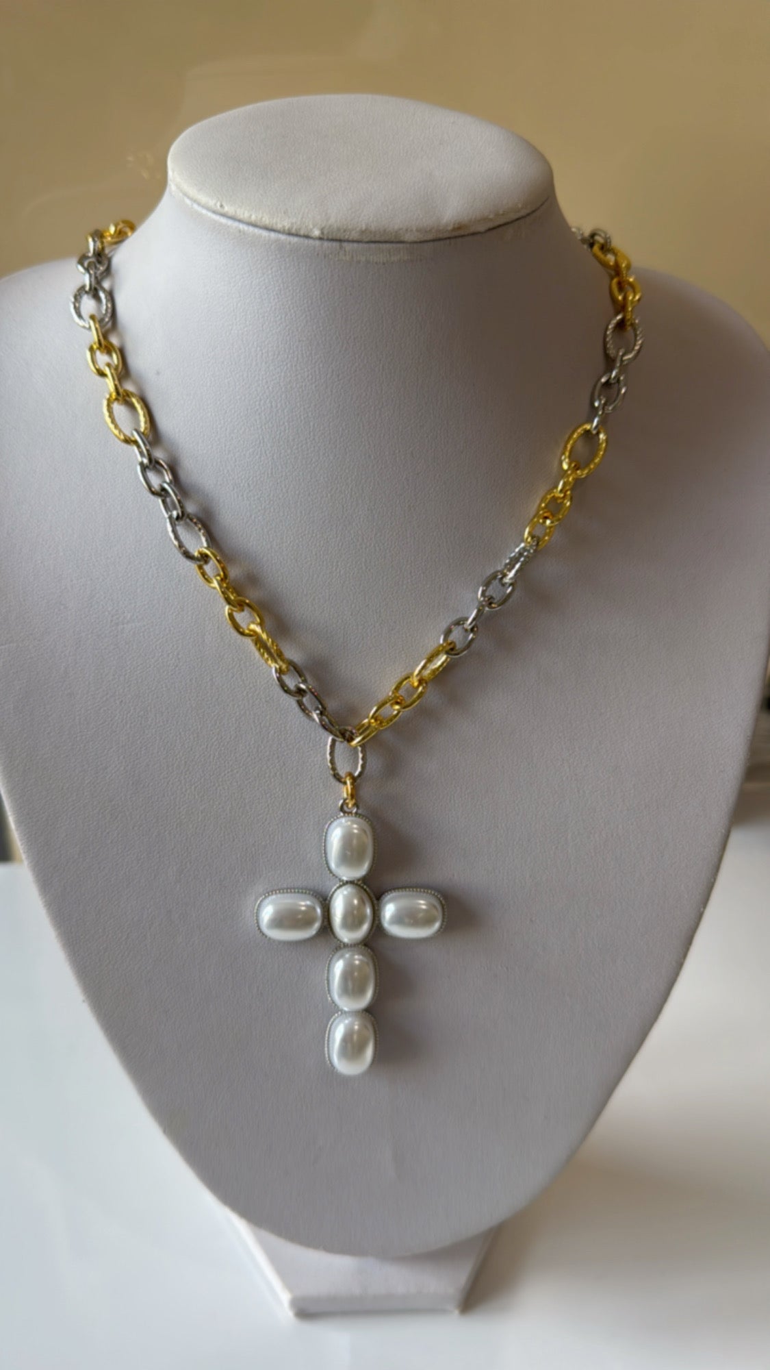 Collares variados Helga Terán