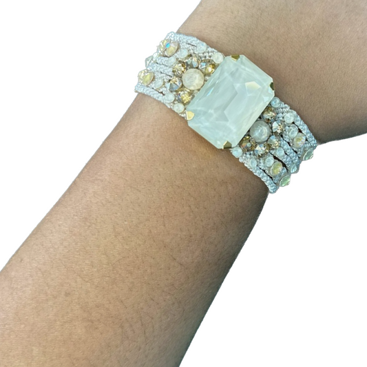 Pulsera gruesa tejida con piedra y cristales