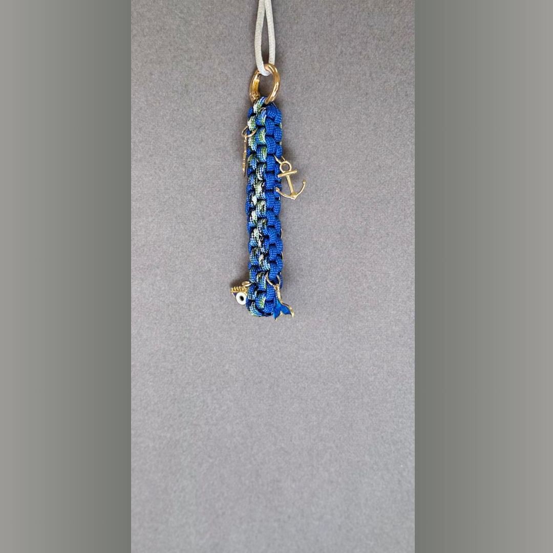 Llavero de cordón y charms