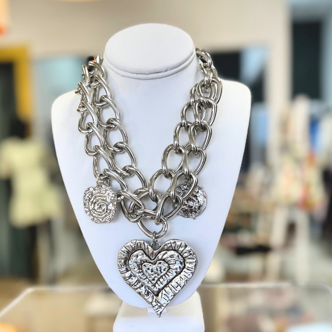 Collar corazón de metal