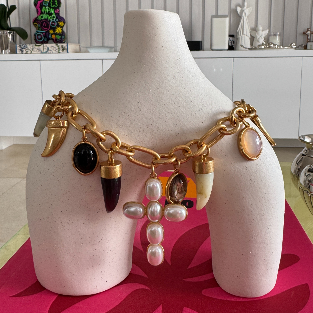 Collar de Cruz y Cacho