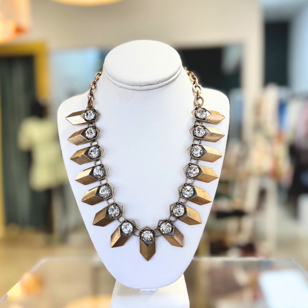 Collar de cristal y metal