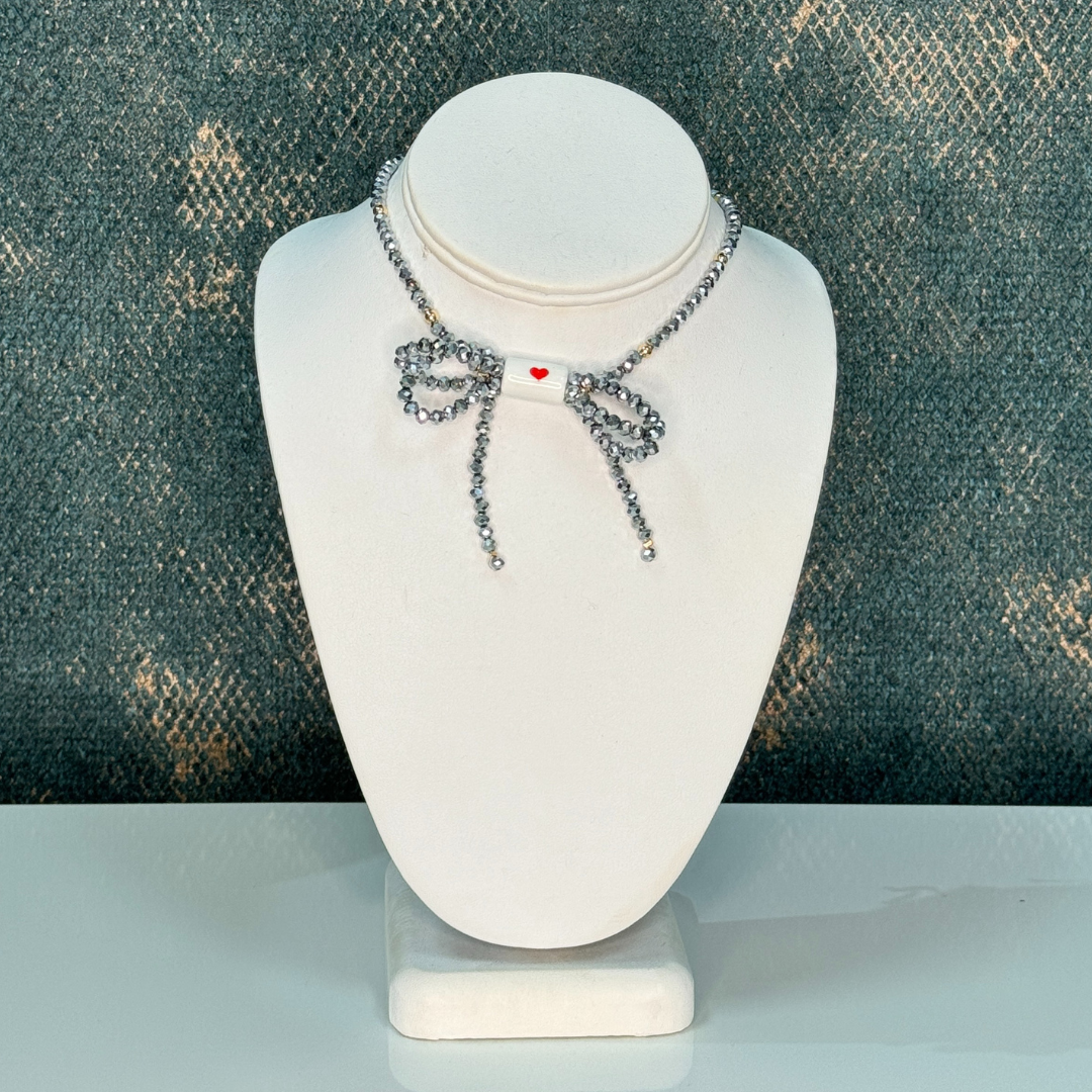 Collar de piedras con lazo