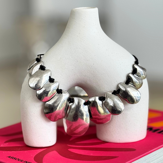Collar de escamas