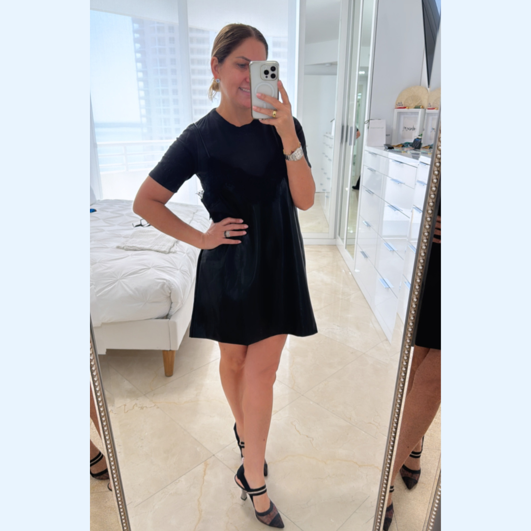 Vestido de cuerina con encaje