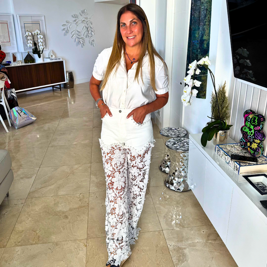 Pantalón con transparencia y perlas