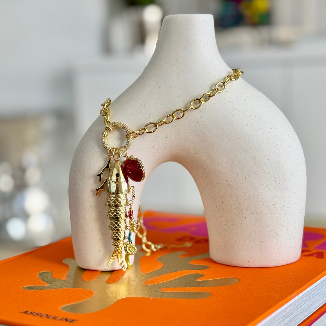Collar de peces dorado