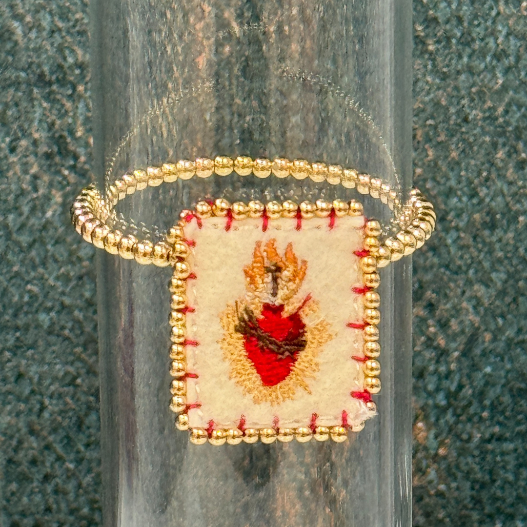 Pulsera de balines doradas con sagrado corazón