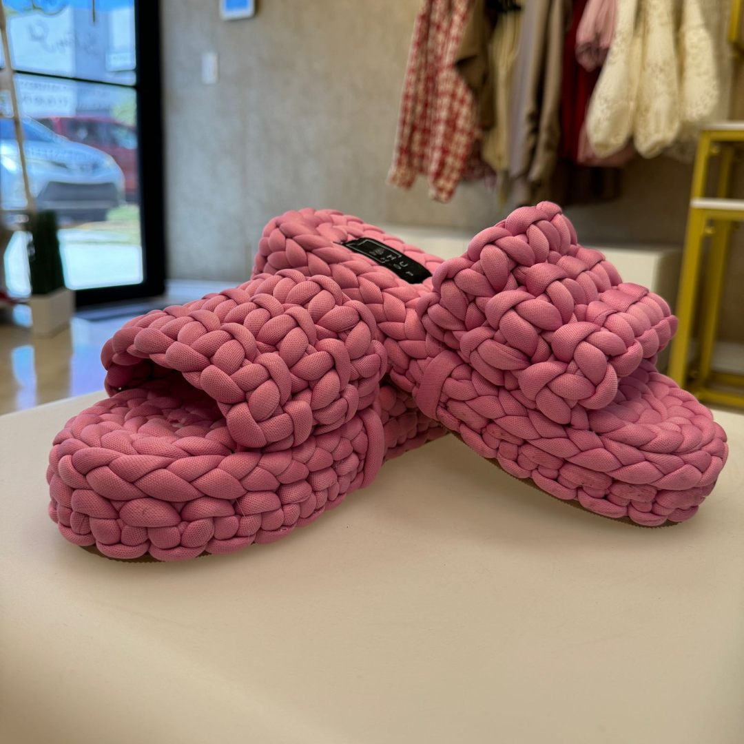 Intertwined fabric sandals