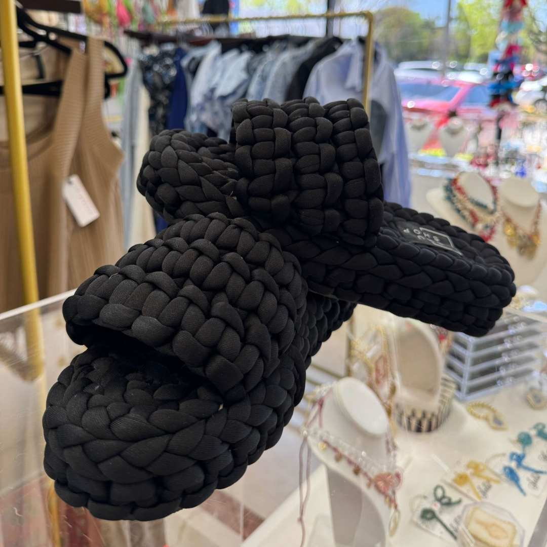 Intertwined fabric sandals