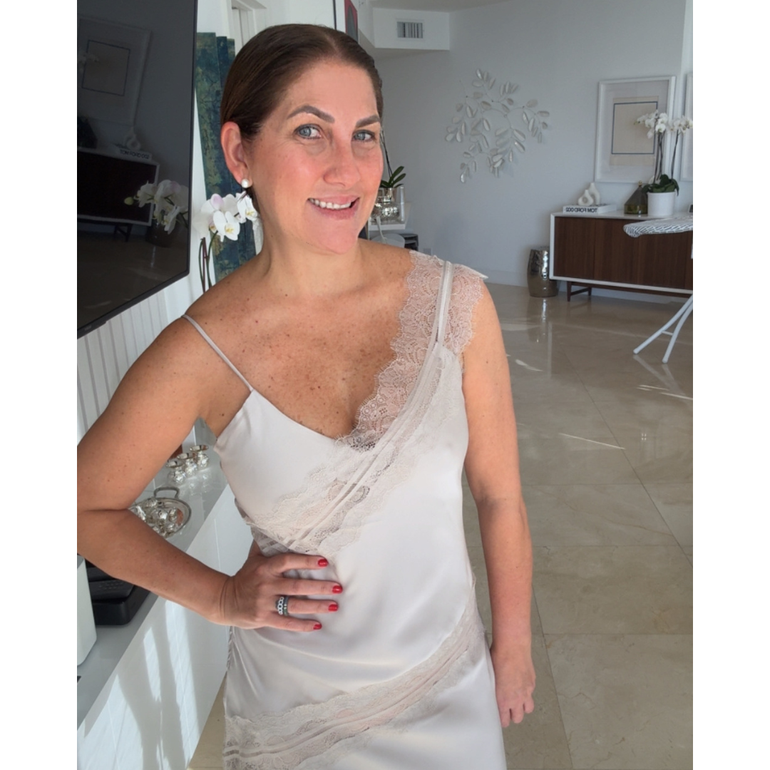 Beige dress in silk and lace