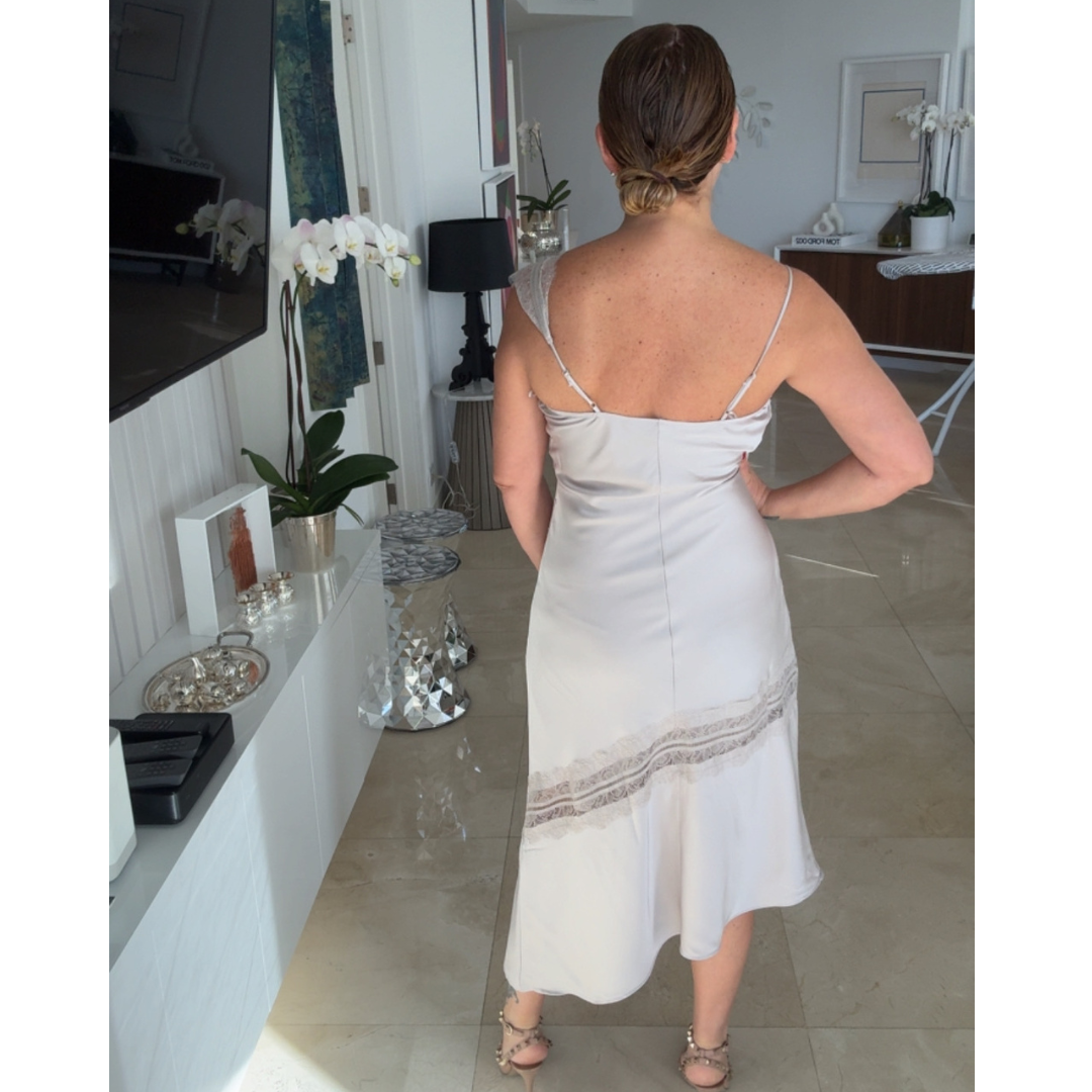Beige dress in silk and lace