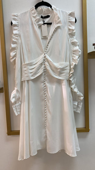 Vestido blanco con detalle en mangas