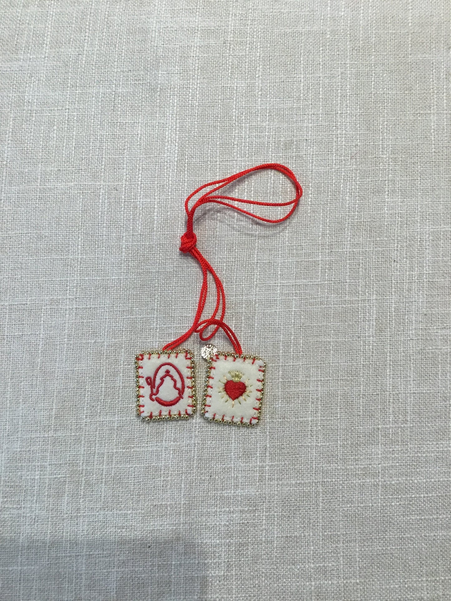 Escapulario bordado de la Divina Pastora