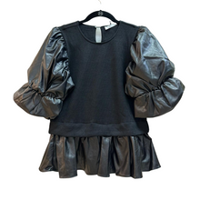 Blusa con mangas de cuero