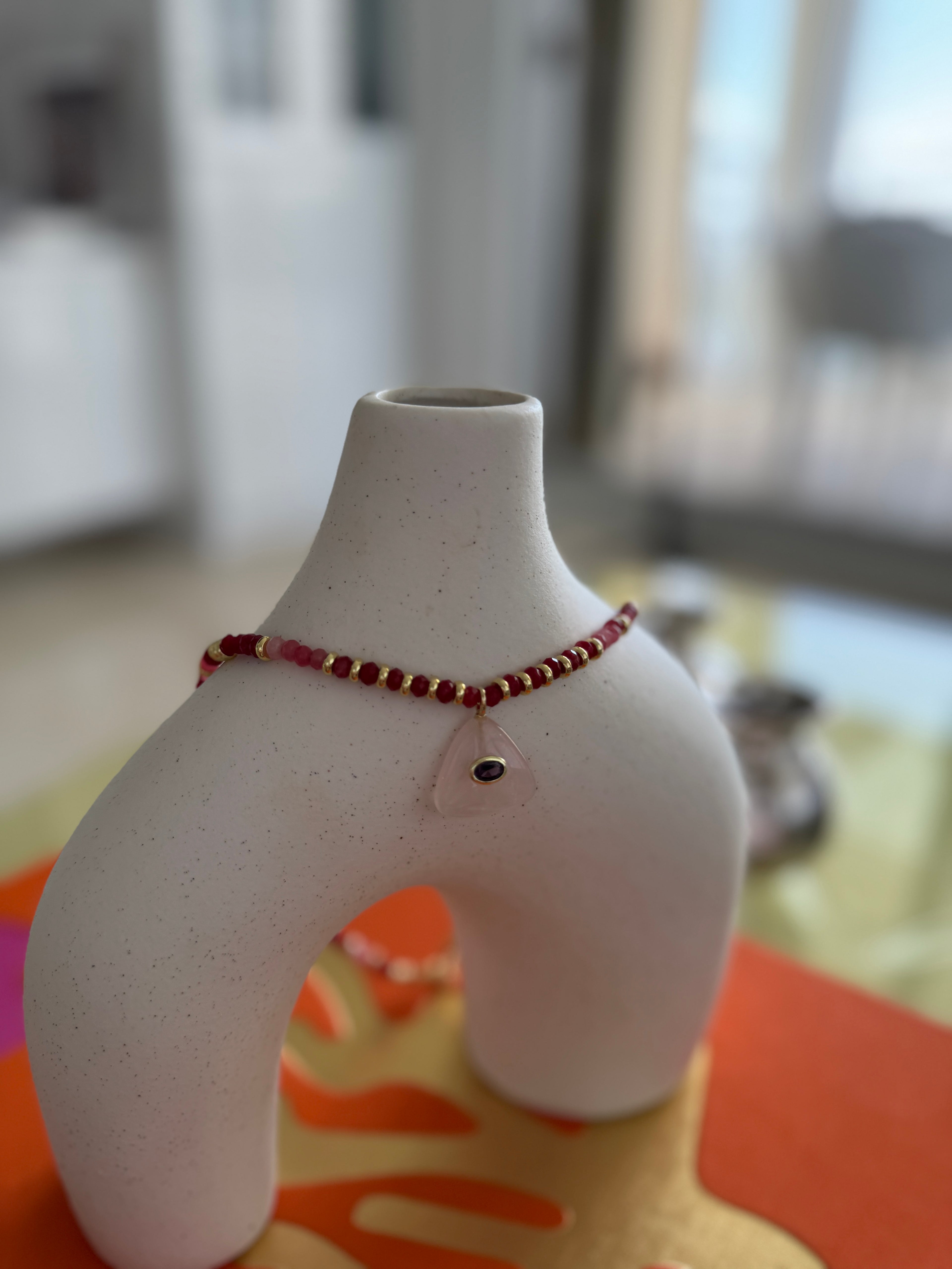 Collares de piedras naturales rosados