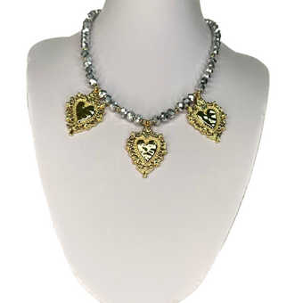 Collar tornasol con tres corazones modelo 5