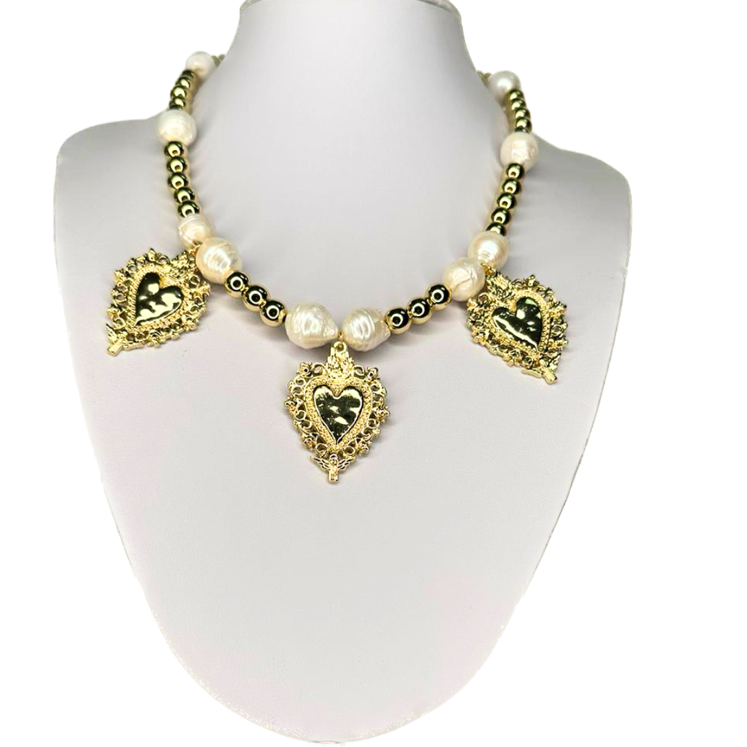 Necklace with three hearts, golden beads and pearls