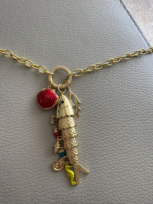 Collar de peces grandes