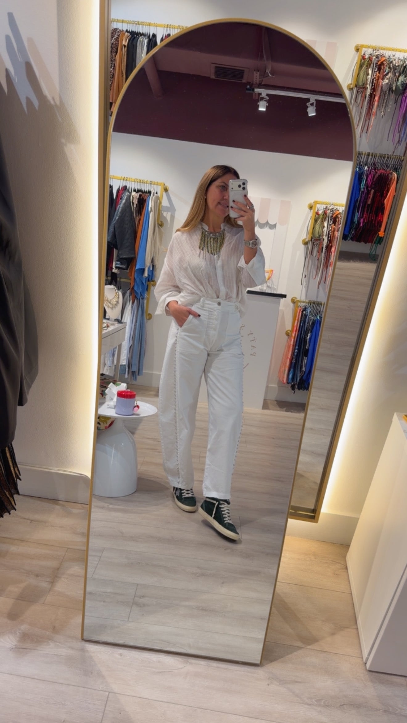 Pantalón de jeans vaquero con chapas