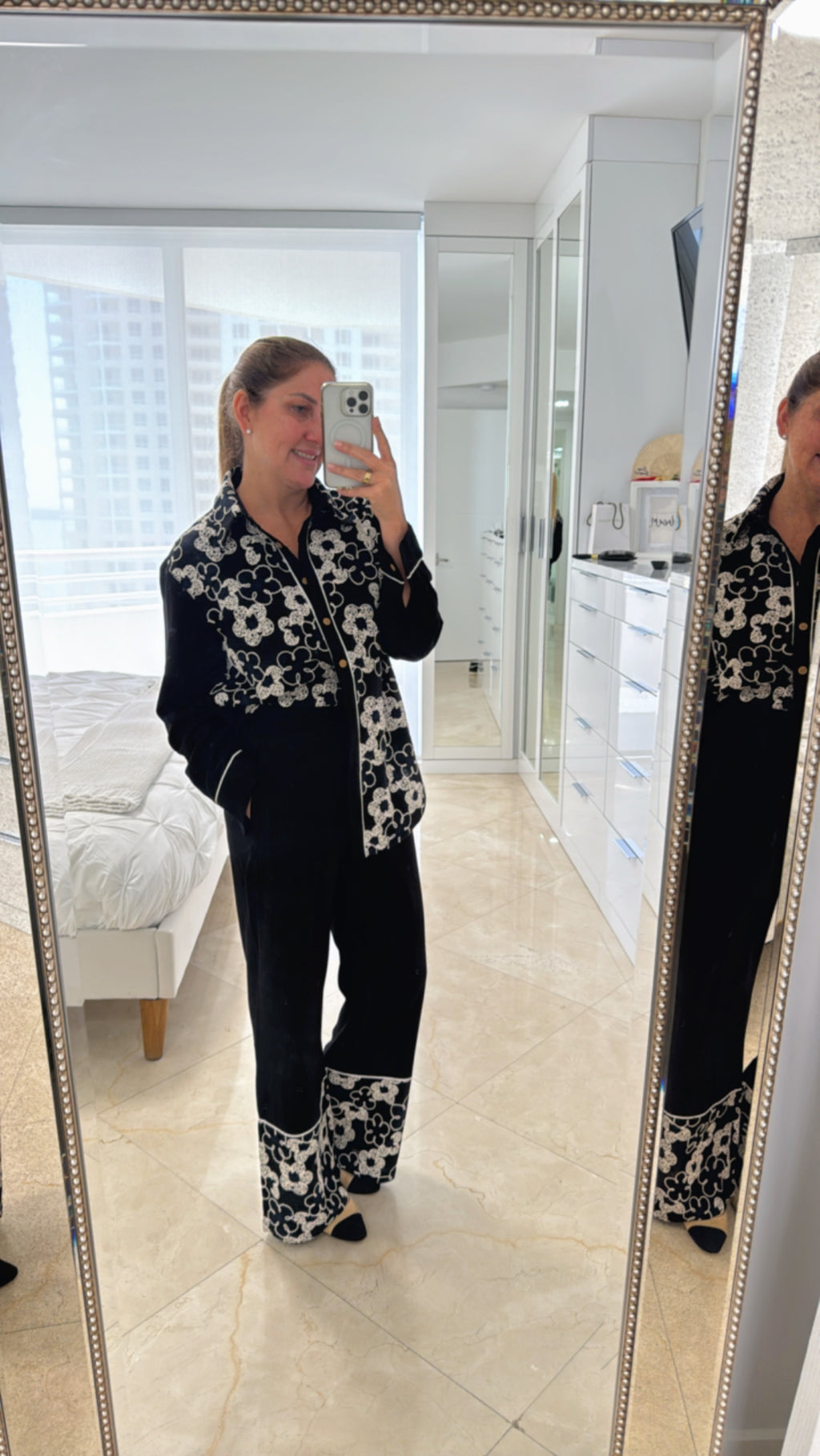 Set de lino de flores bordadas