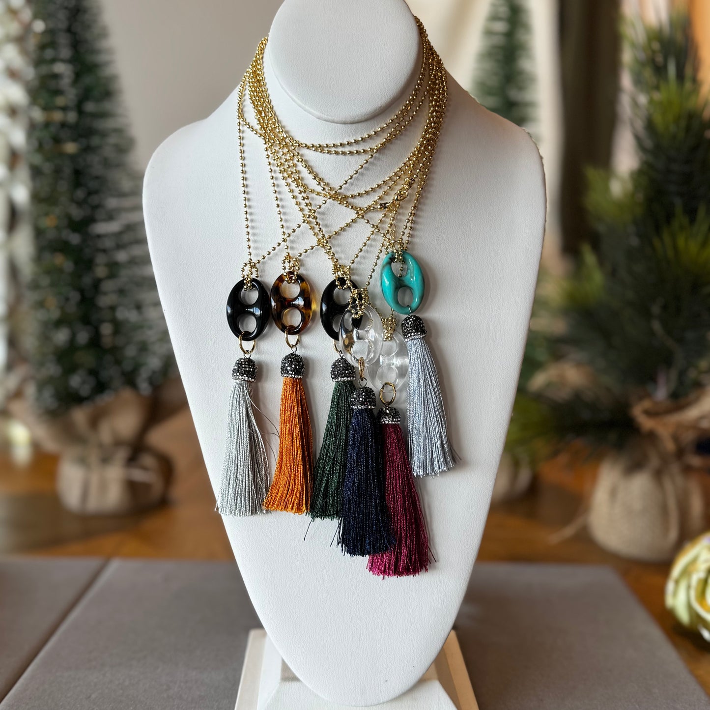 Collar dije dorado infinito con borla