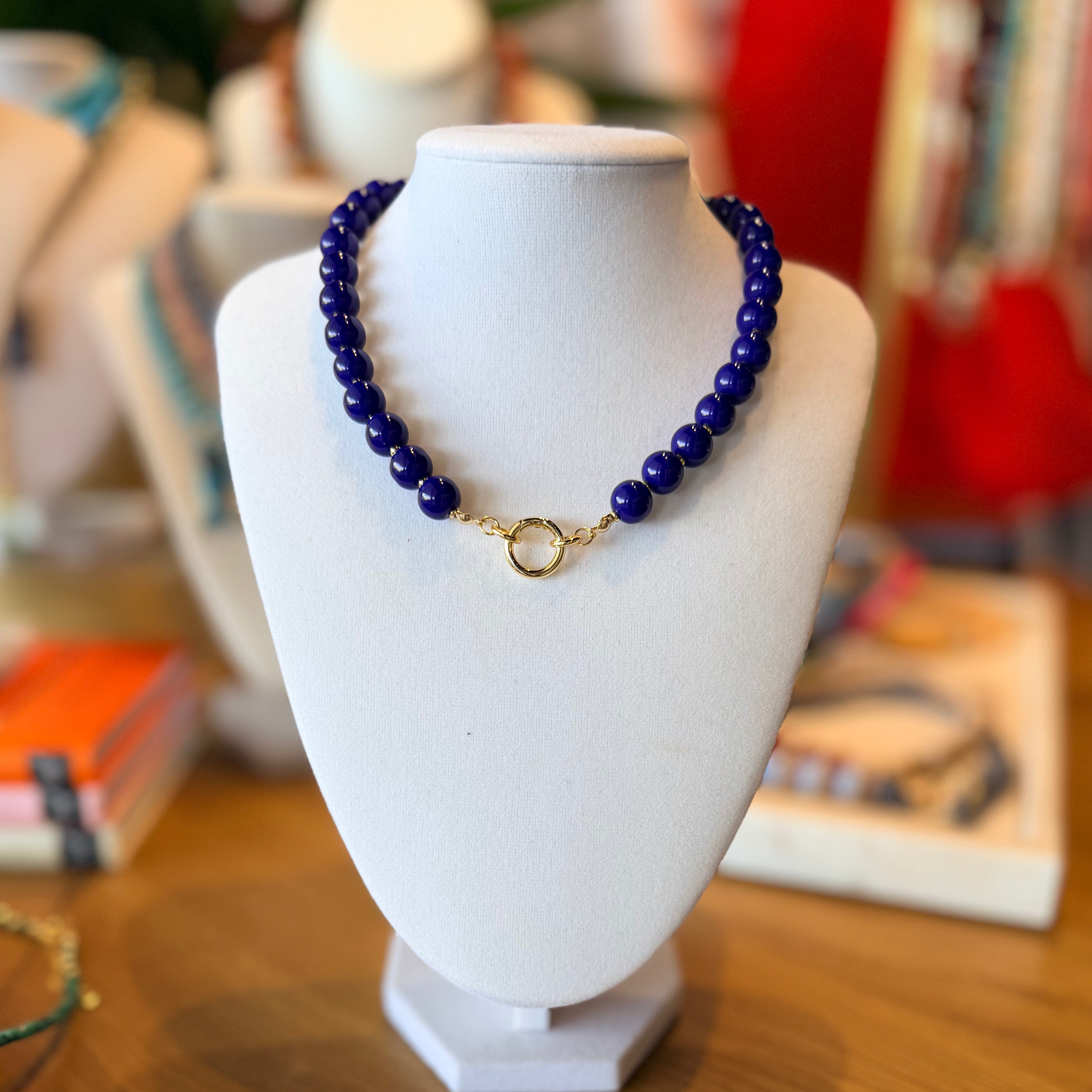 Collar de colores de piedra (corto)