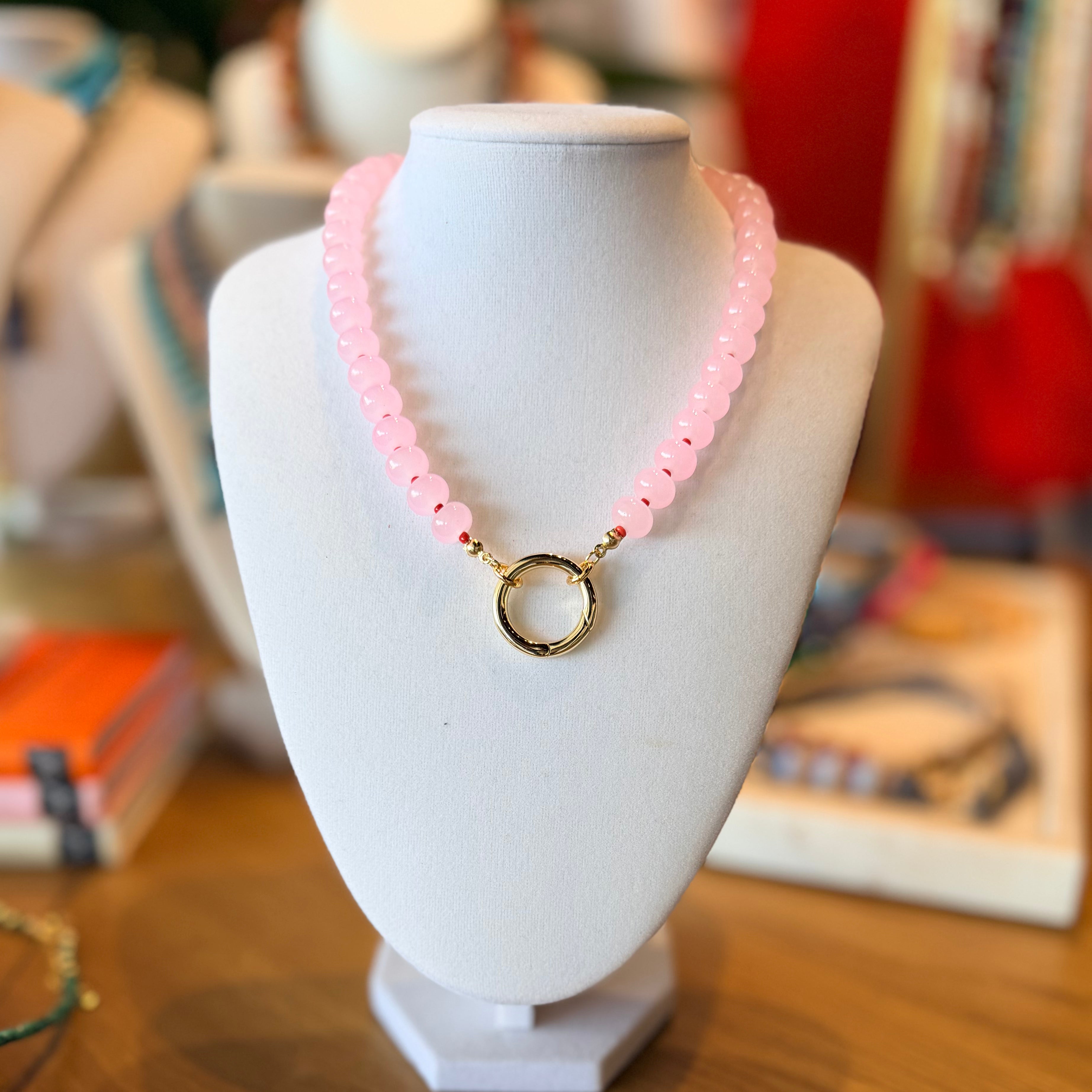 Collar de colores de piedra (corto)