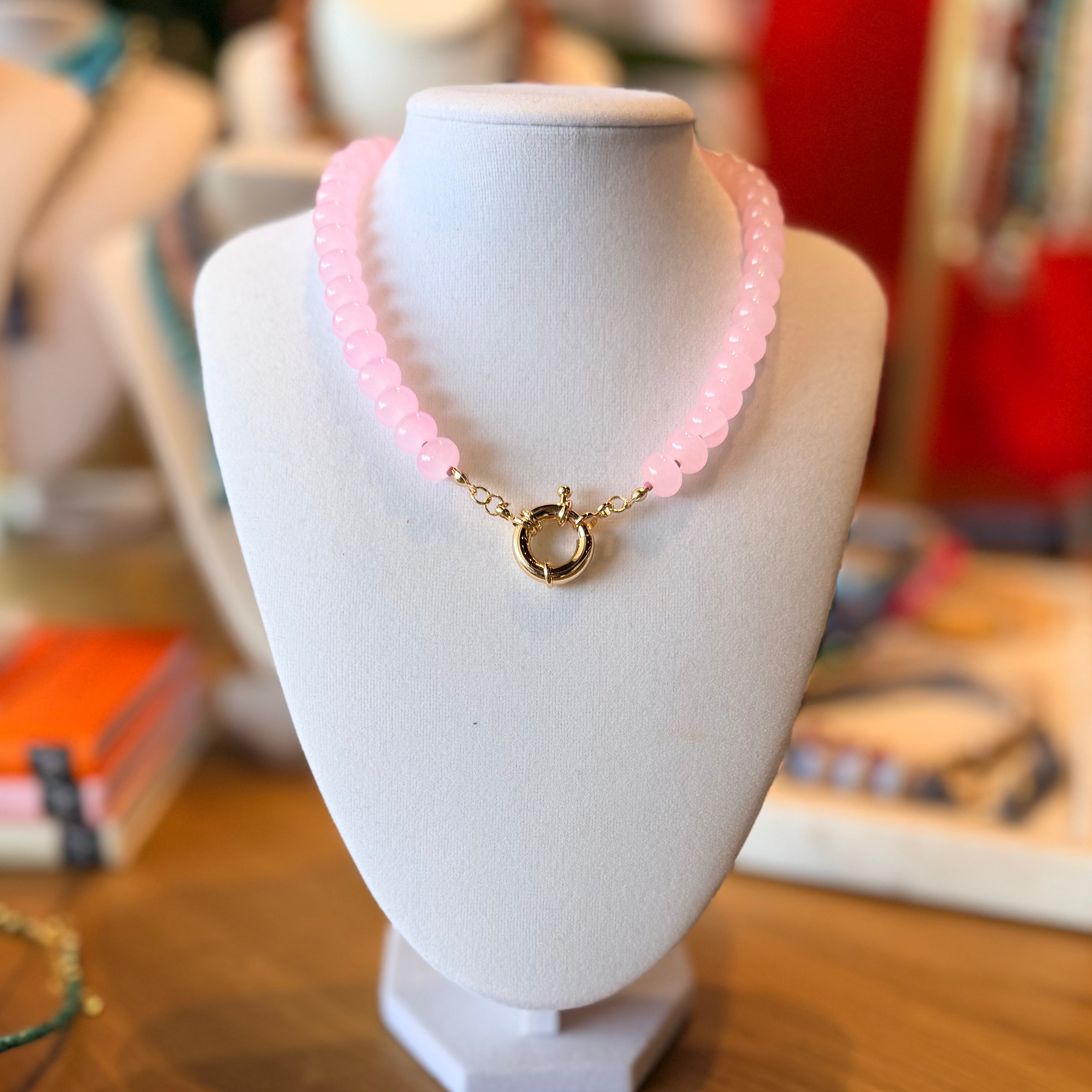 Collar de colores de piedra (corto)