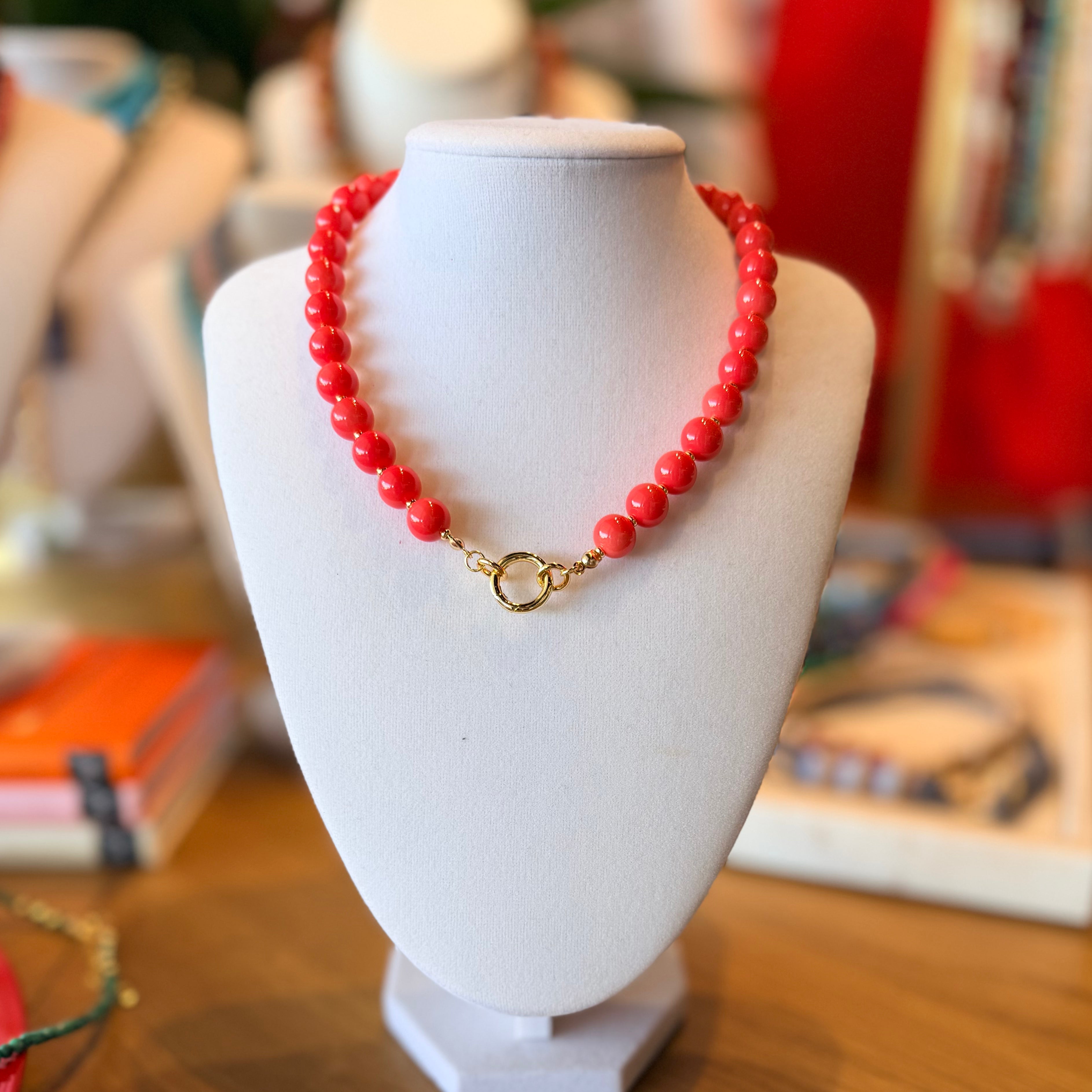 Collar de colores de piedra (corto)