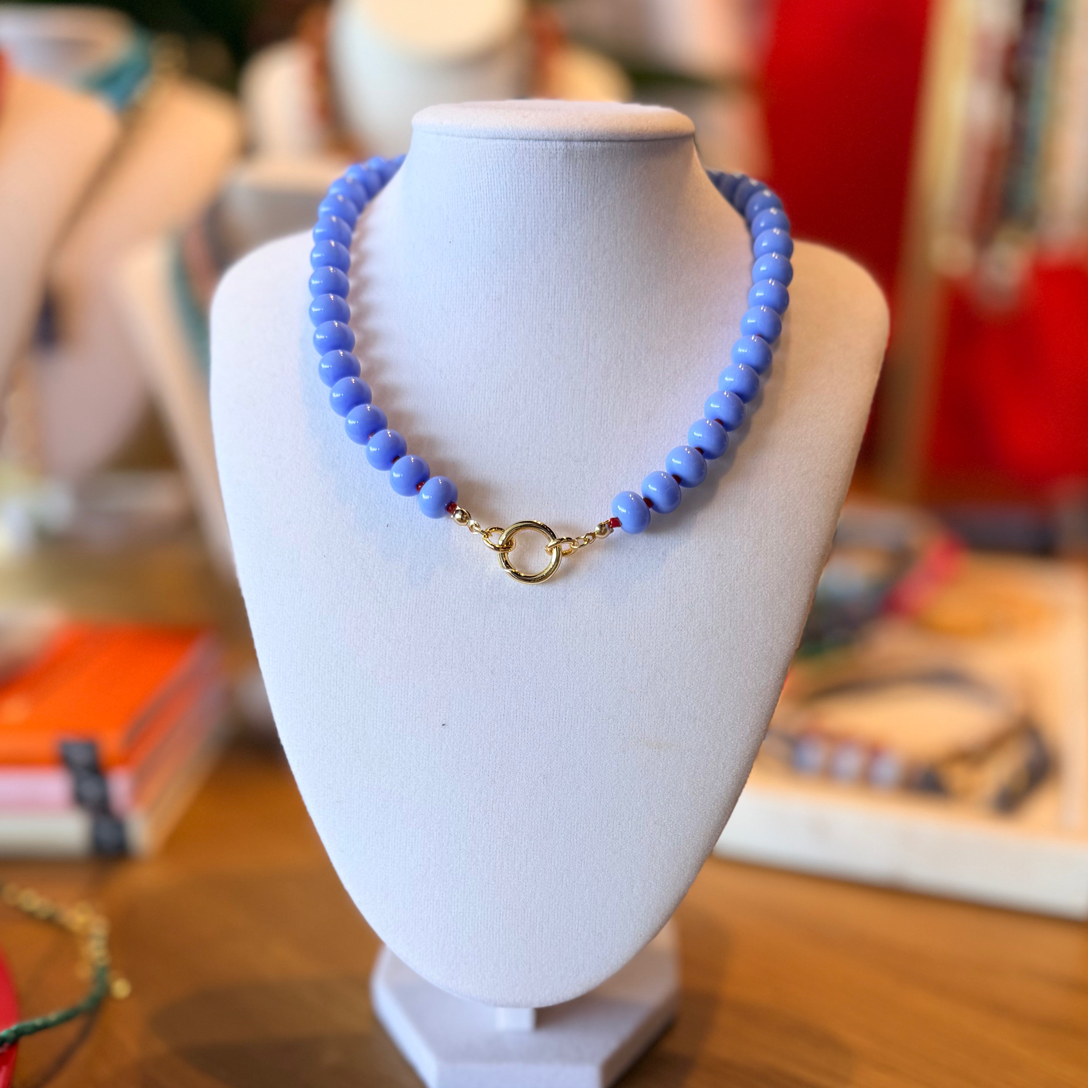 Collar de colores de piedra (corto)