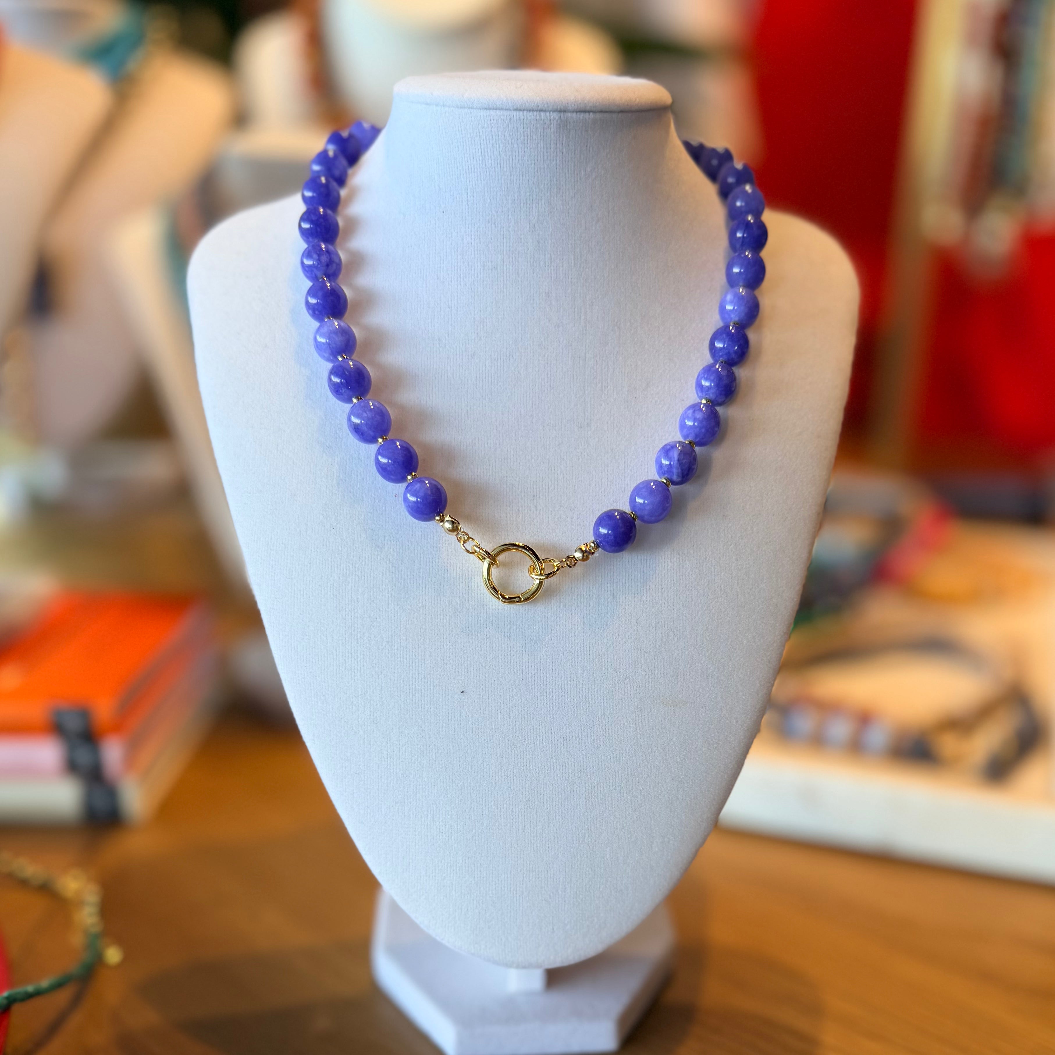 Collar de colores de piedra (corto)