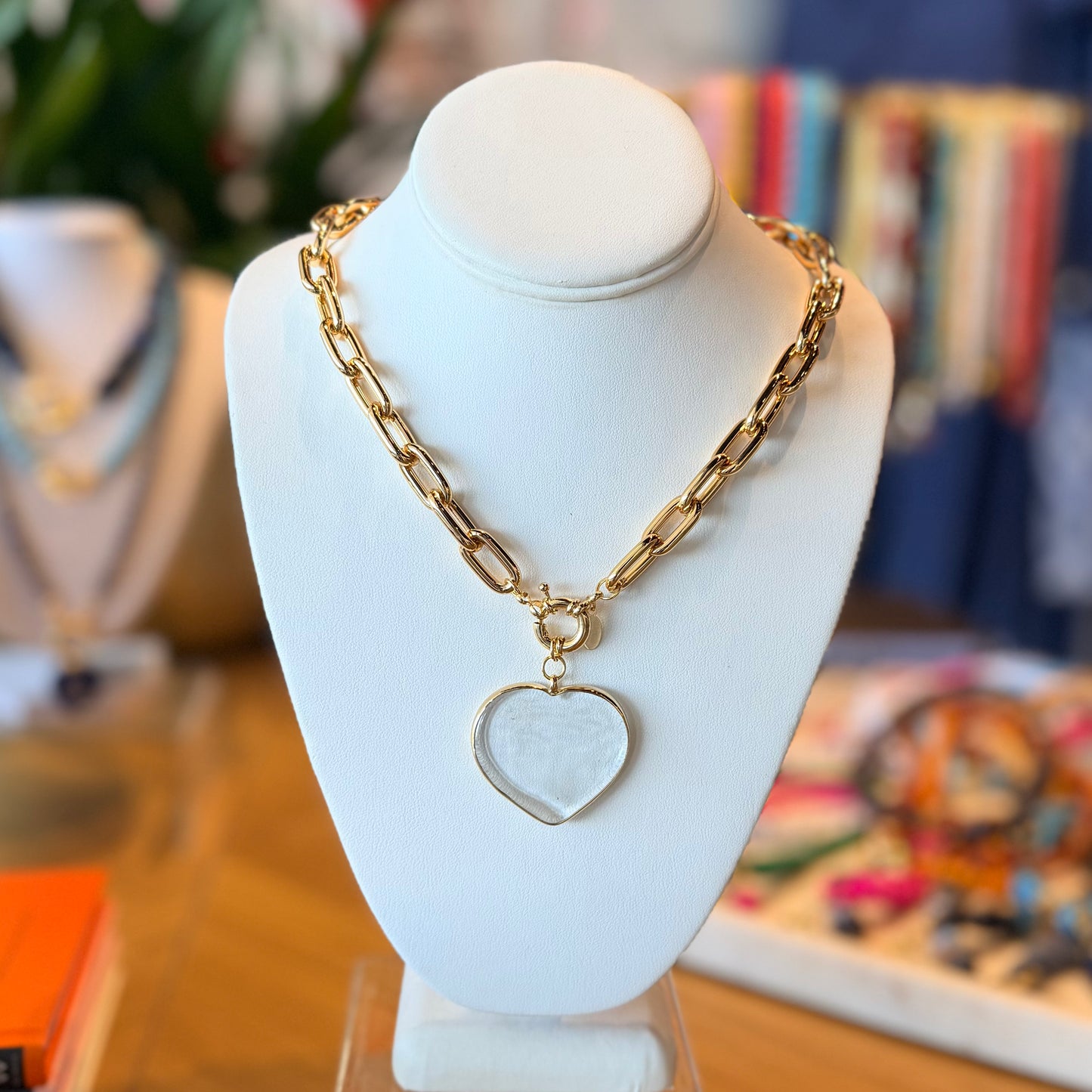 Collar con corazón grande en murano engastado