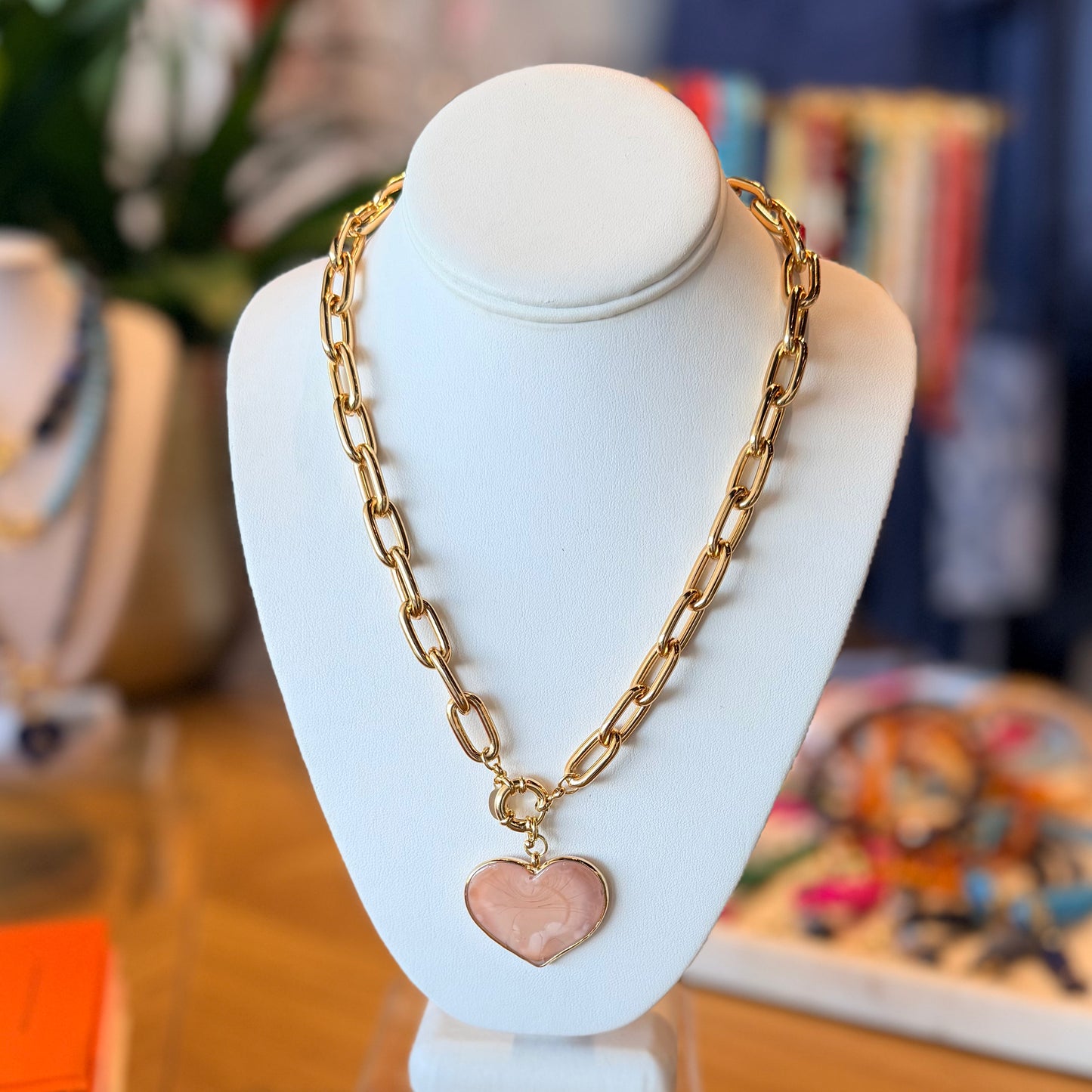 Collar con corazón grande en murano engastado