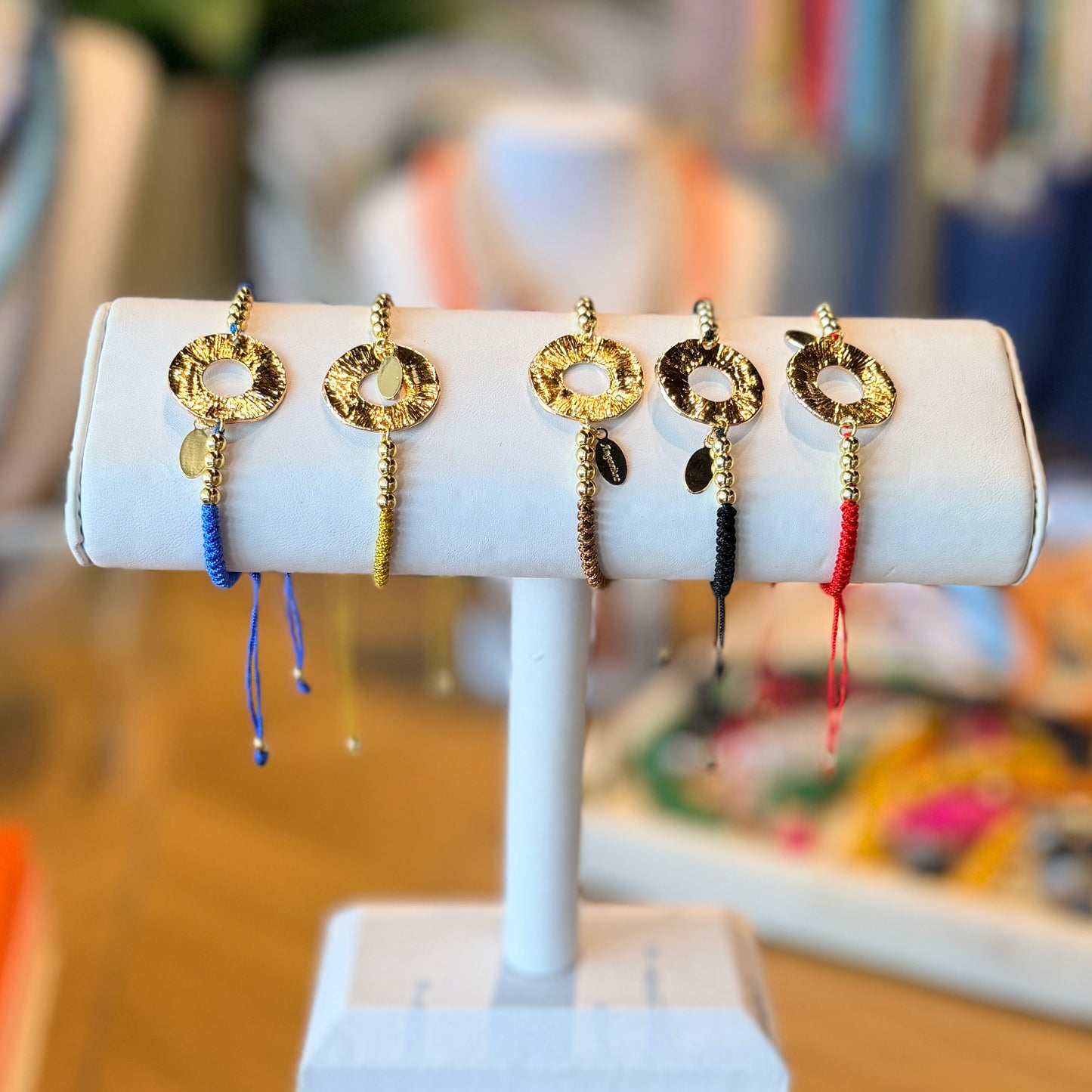 Pulsera tejida círculo infinito