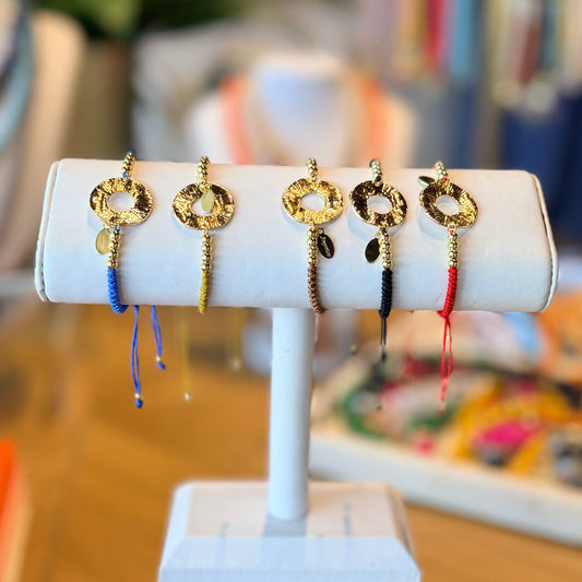 Pulsera tejida círculo infinito