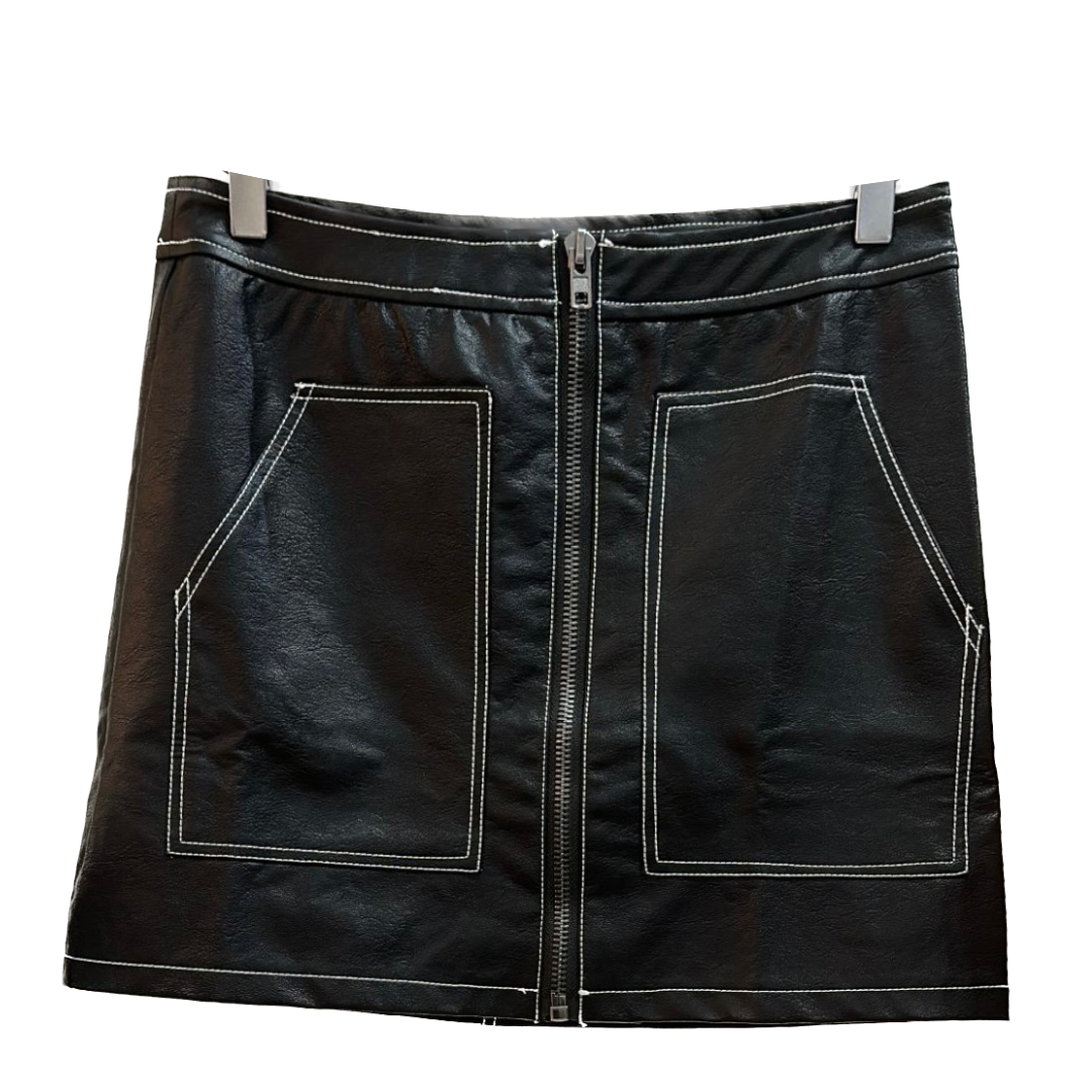 Leather skirt with pockets and white stitching