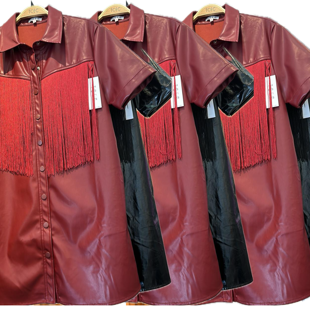 Vestido de cuerina y flecos