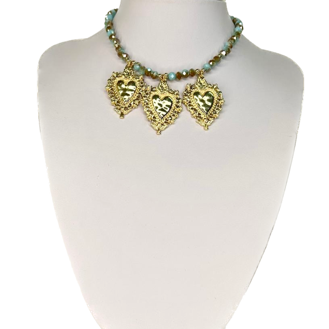 Collar tornasol con tres corazones modelo 2