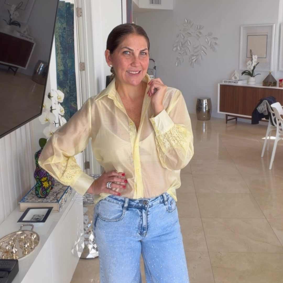 Camisa de organza con puños de encaje