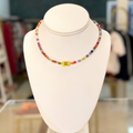 Collar de cristal fascetado y cristal con esmalte
