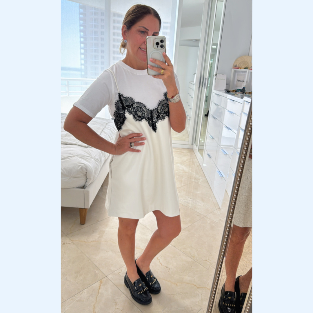 Vestido de cuerina con encaje