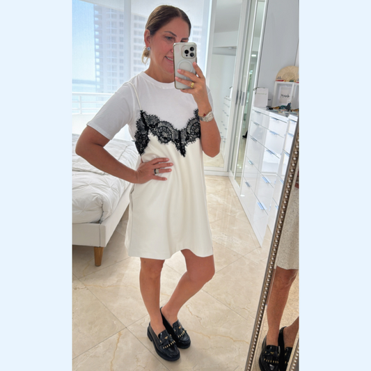 Vestido de cuerina con encaje