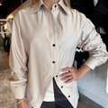 Camisa con abertura en beige
