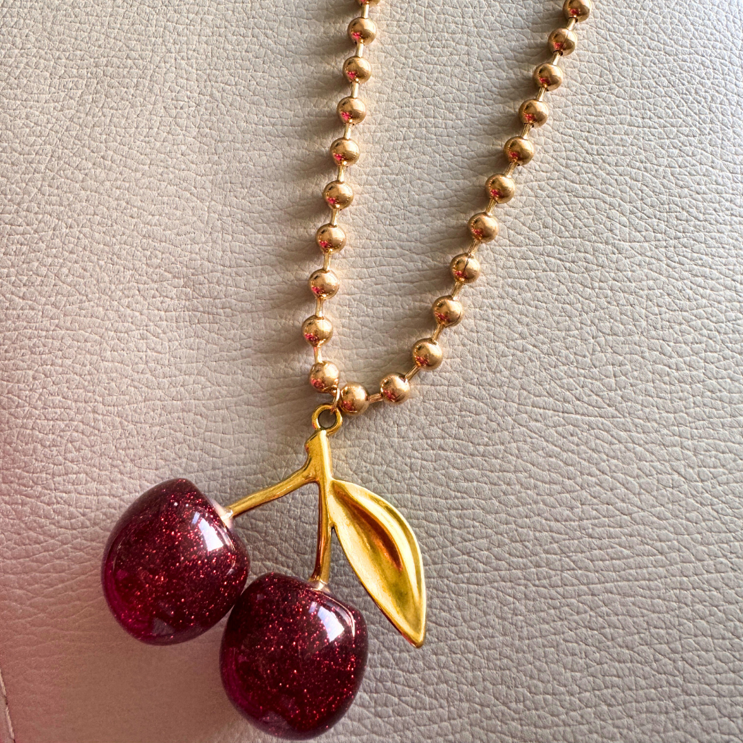 Collar grande de cerezas
