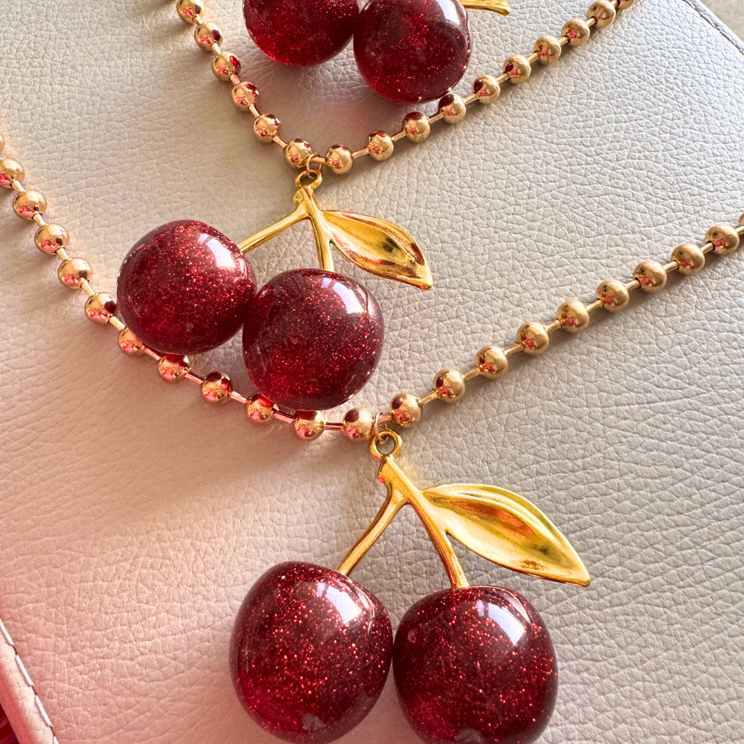 Collar grande de cerezas