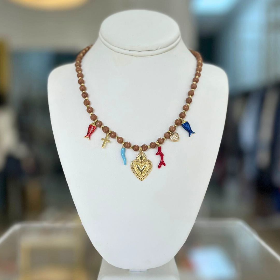 Collar de peces y corazón