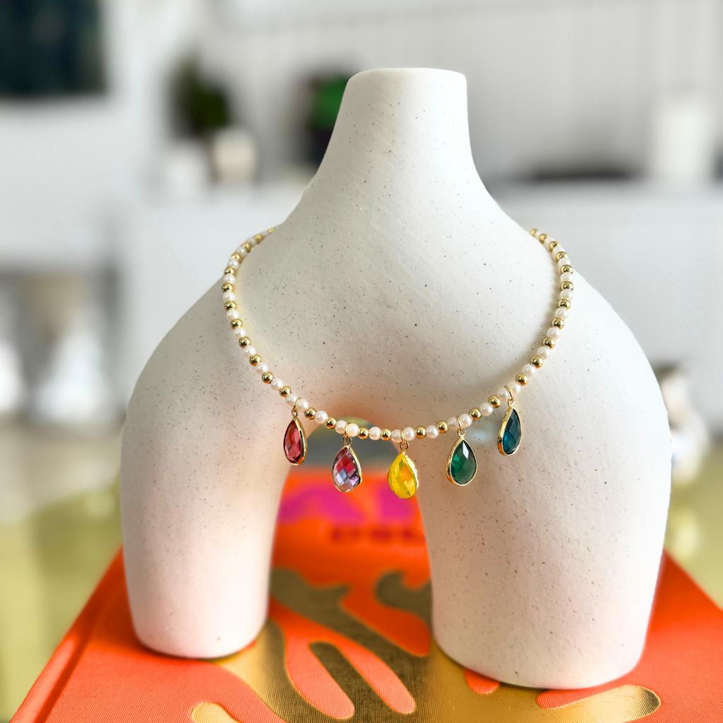 Collar de gotas de colores