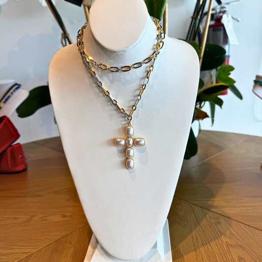 Collar de cruz de perla y cadena 2 tonos